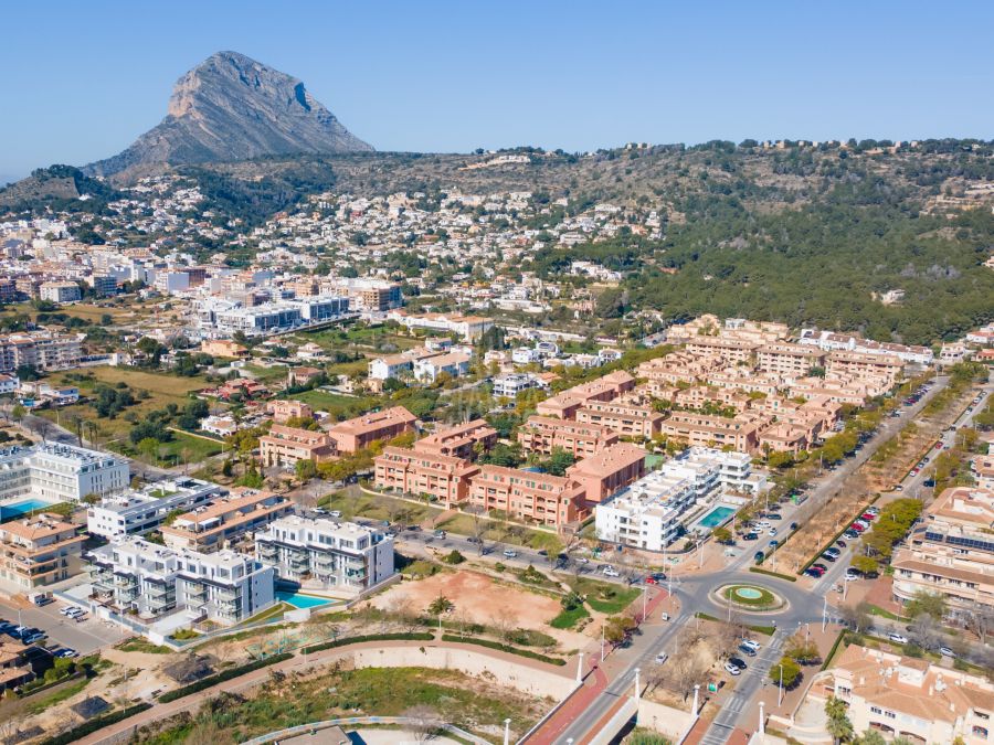 Commercial plot for sale exclusively in the centre of the Port of Jávea. Building licence granted.