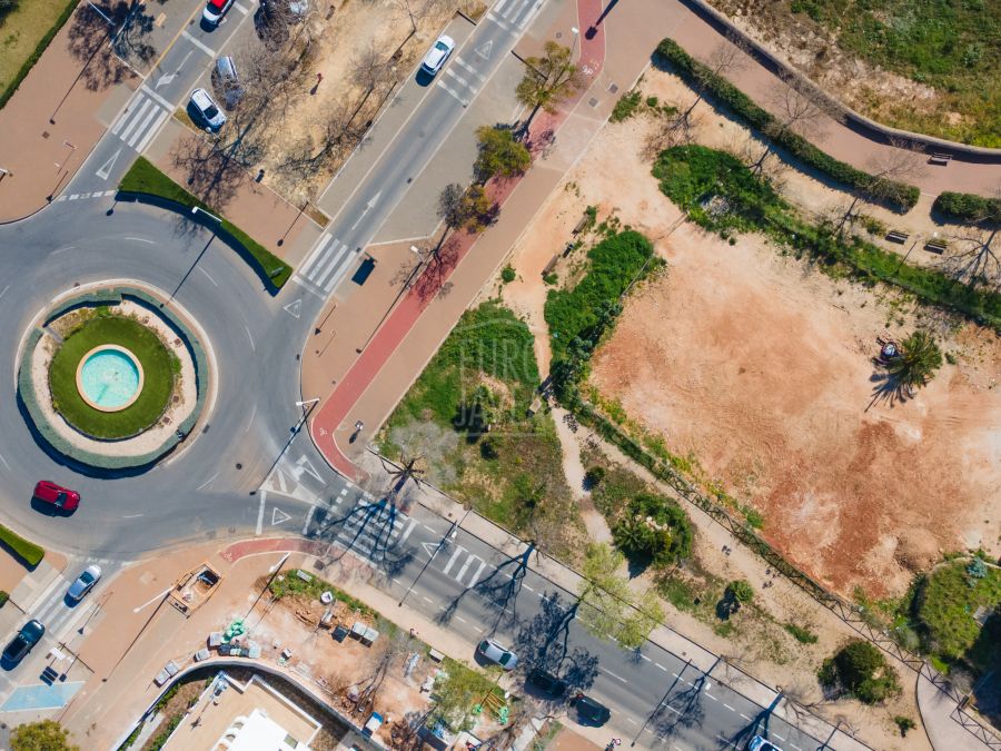 Commercial plot for sale exclusively in the centre of the Port of Jávea. Building licence granted.