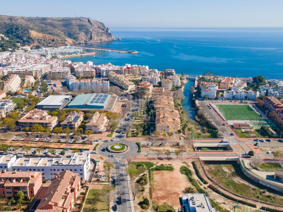 Commercial plot for sale exclusively in the centre of the Port of Jávea. Building licence granted.