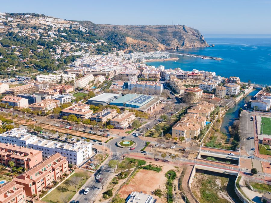 Commercial plot for sale exclusively in the centre of the Port of Jávea. Building licence granted.