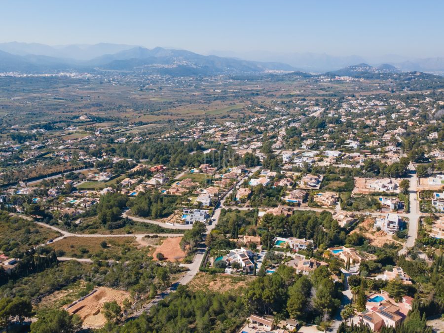 Exclusive plot for sale in the prestigious Montgó area with granted building permit