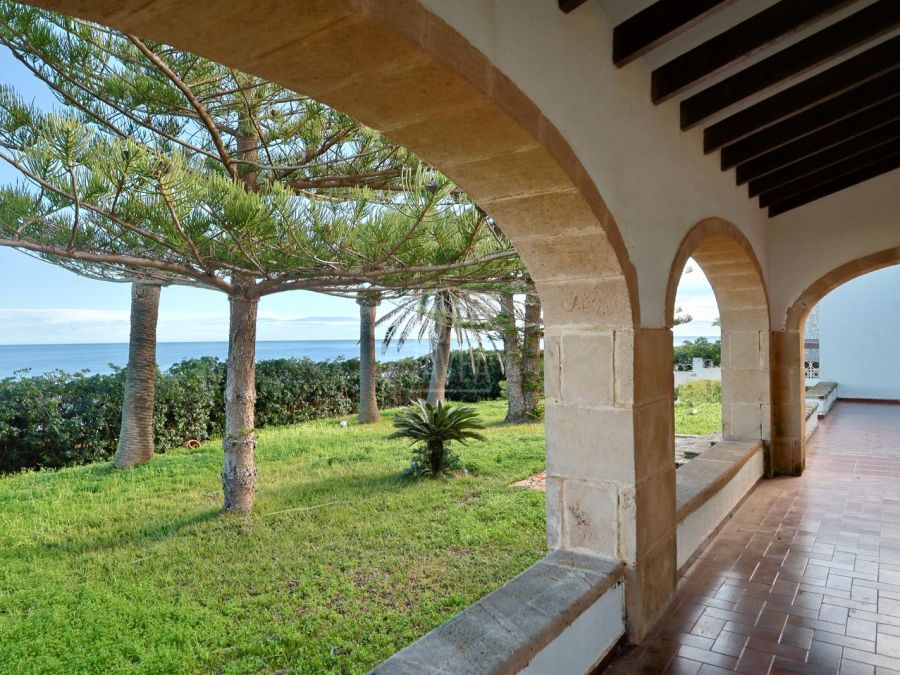 Mediterrane villa te renoveren aan de eerste lijn aan zee in Dénia