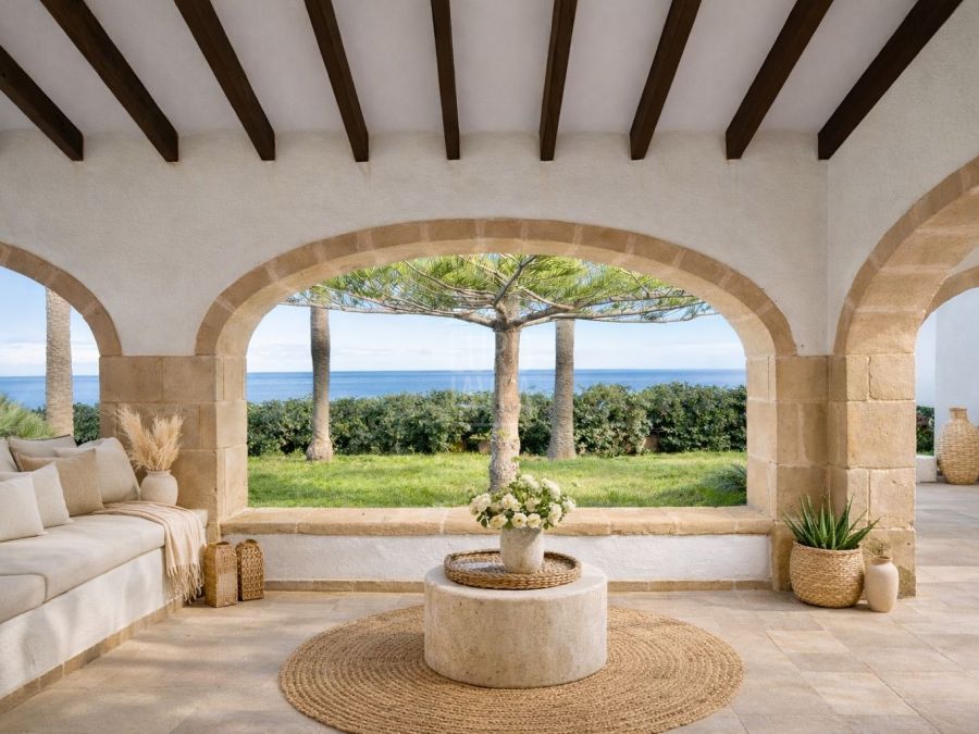 Mediterrane villa te renoveren aan de eerste lijn aan zee in Dénia