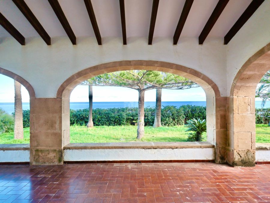 Mediterrane villa te renoveren aan de eerste lijn aan zee in Dénia
