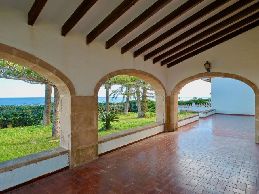 Mediterrane villa te renoveren aan de eerste lijn aan zee in Dénia