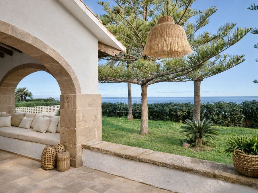 Mediterrane villa te renoveren aan de eerste lijn aan zee in Dénia