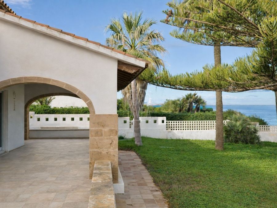 Mediterrane villa te renoveren aan de eerste lijn aan zee in Dénia