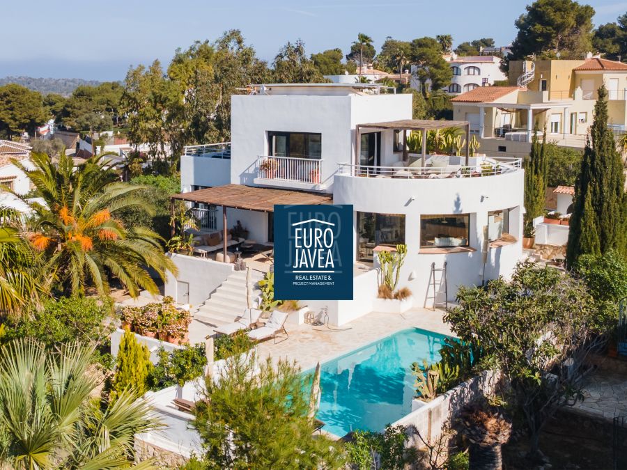 Villa Alma – Stylish villa exclusively for sale with panoramic views in Balcón al Mar