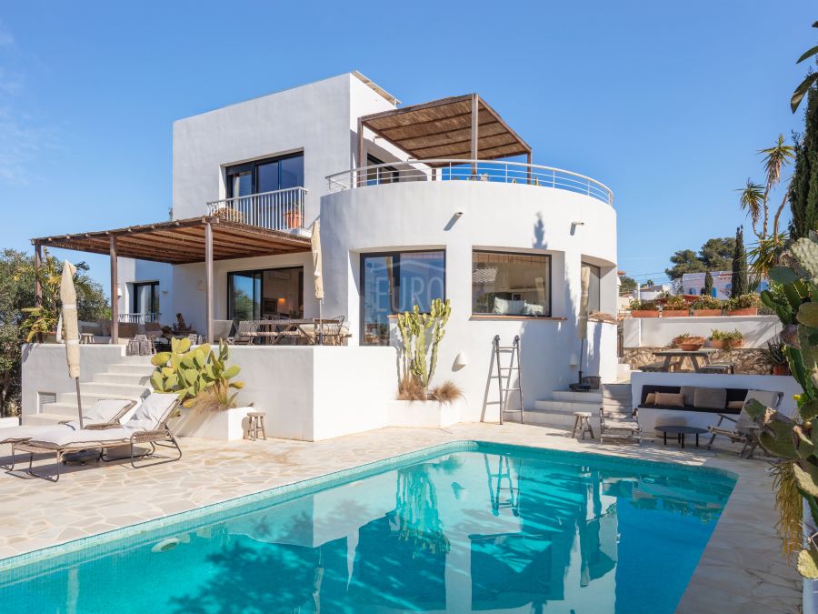 Villa Alma – Stylish villa exclusively for sale with panoramic views in Balcón al Mar
