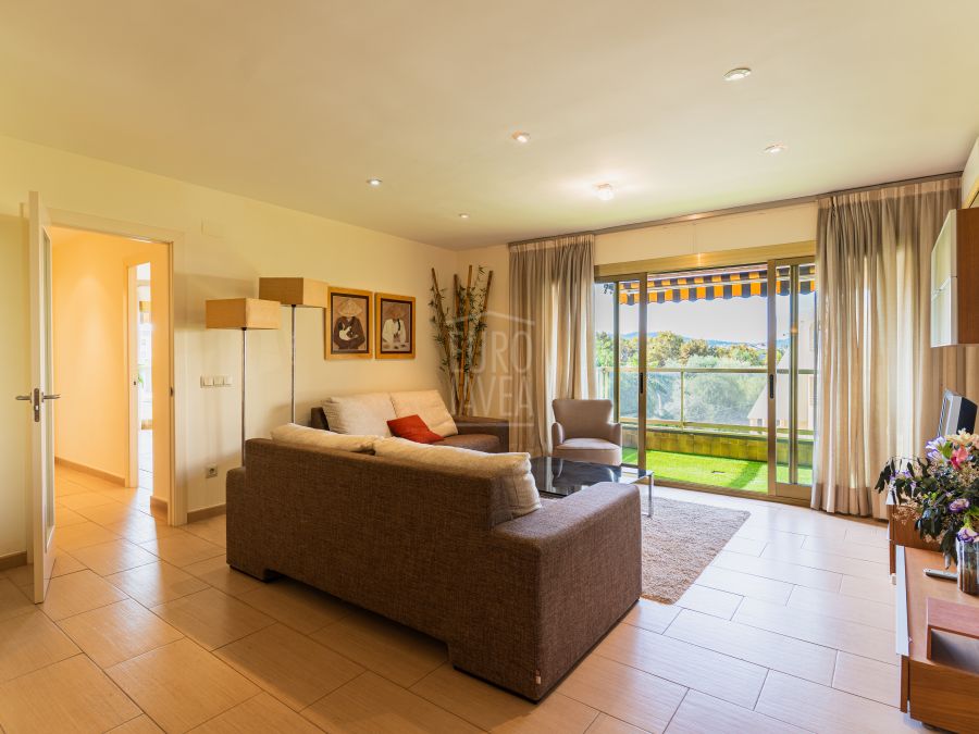 Apartment for sale in the centre of Jávea harbour with open views