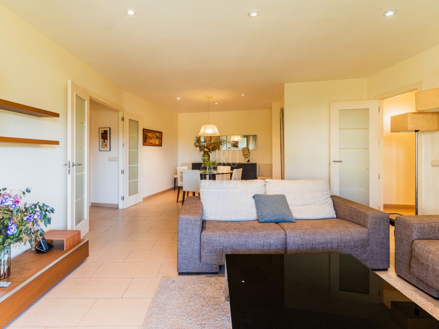 Apartment for sale in the centre of Jávea harbour with open views