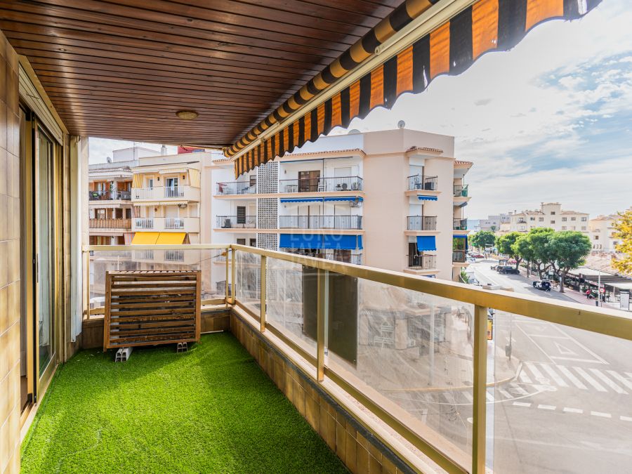 Apartment for sale in the centre of Jávea harbour with open views