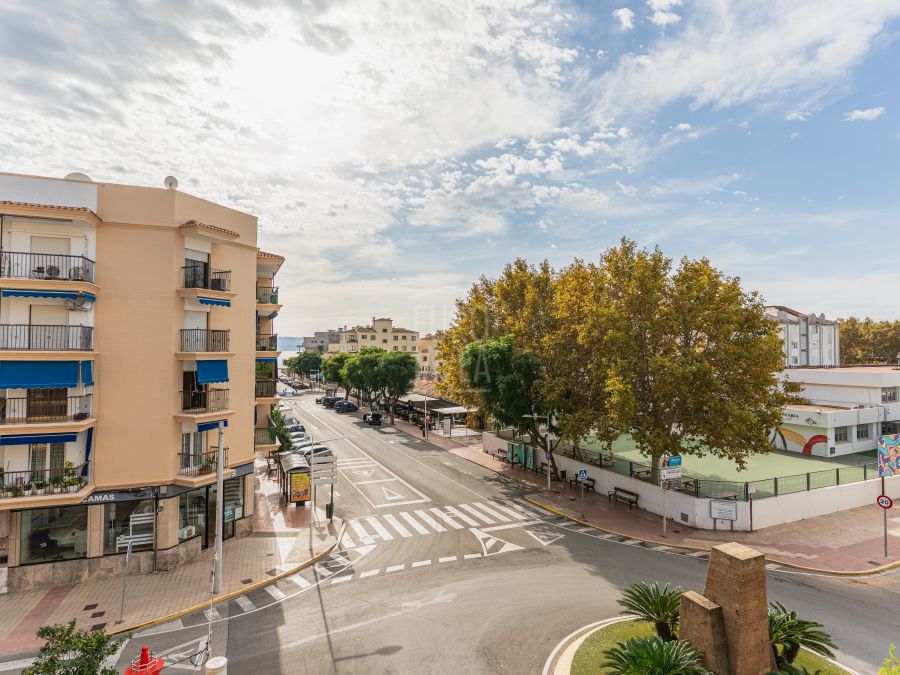 Apartment for sale in the centre of Jávea harbour with open views