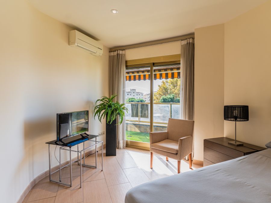 Apartment for sale in the centre of Jávea harbour with open views