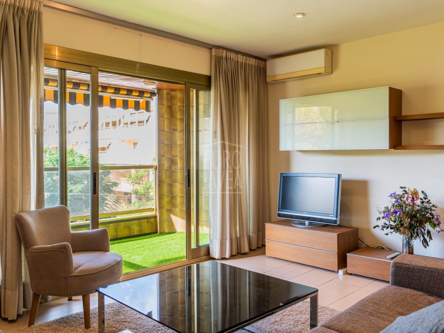 Apartment for sale in the centre of Jávea harbour with open views