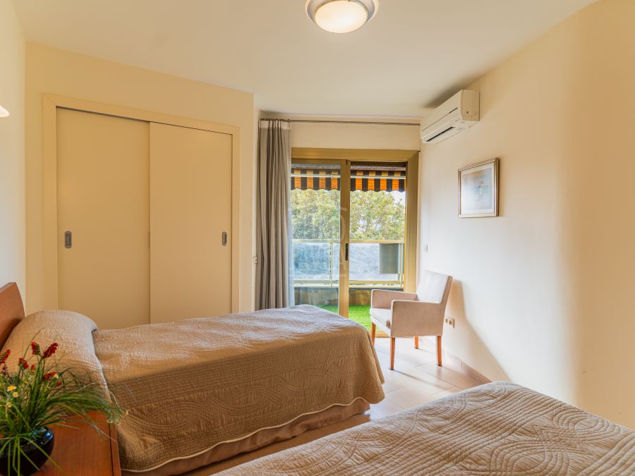 Apartment for sale in the centre of Jávea harbour with open views