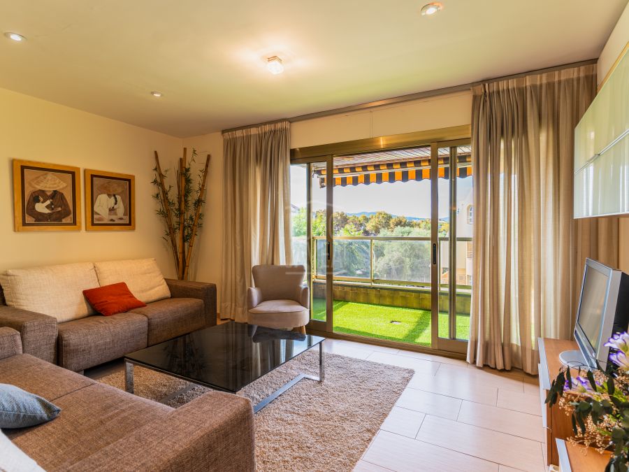 Apartment for sale in the centre of Jávea harbour with open views