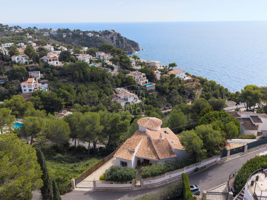 Exclusive Mediterranean-style villa in Granadella Natural Park area in Jávea, with sea views