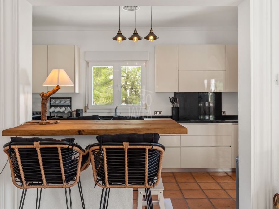 Exclusive Mediterranean-style villa in Granadella Natural Park area in Jávea, with sea views