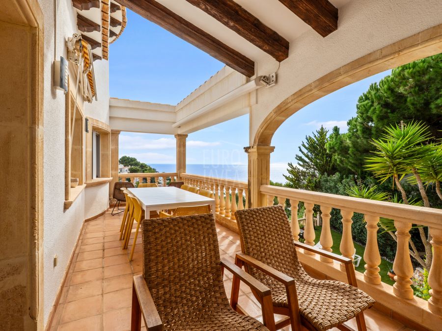Exclusive Mediterranean-style villa in Granadella Natural Park area in Jávea, with sea views