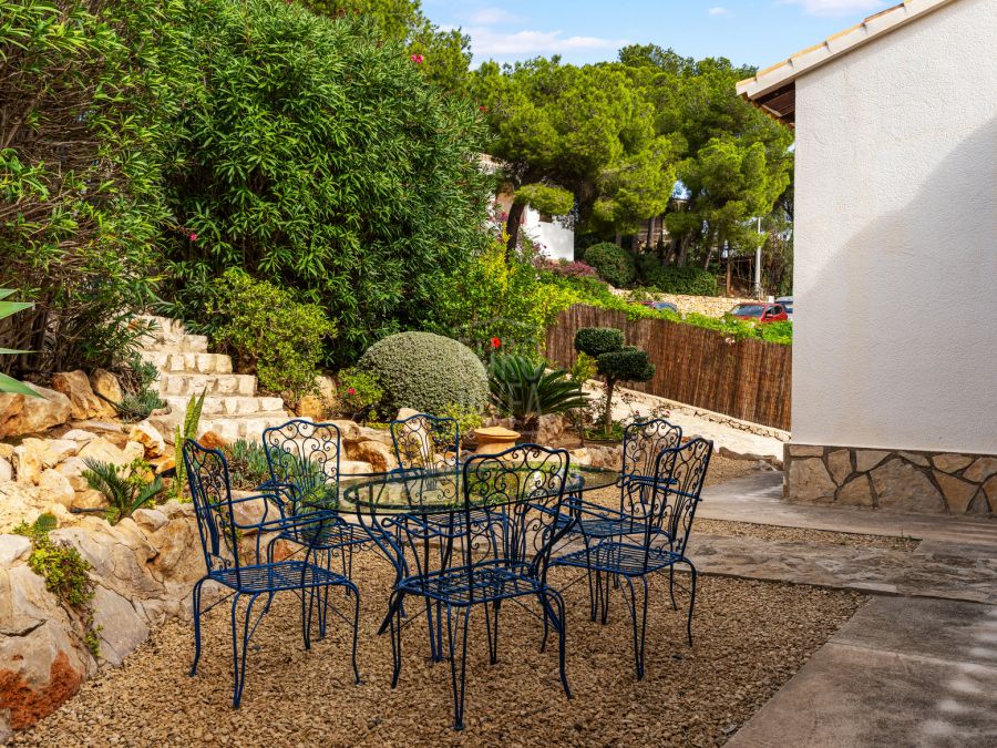 Exclusive Mediterranean-style villa in Granadella Natural Park area in Jávea, with sea views