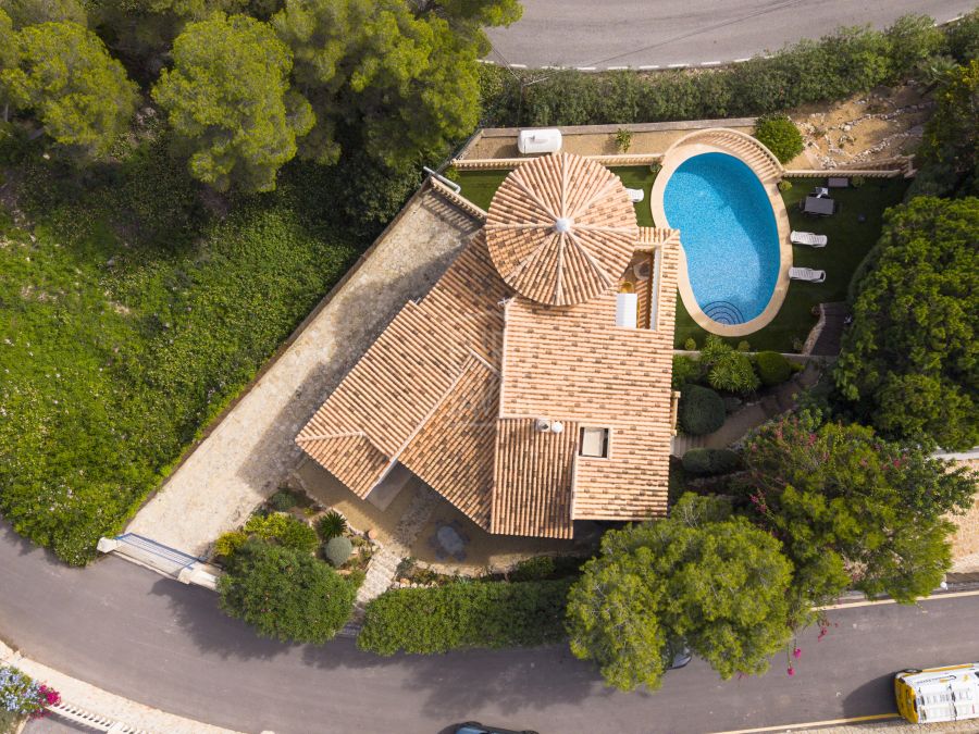 Exclusive Mediterranean-style villa in Granadella Natural Park area in Jávea, with sea views