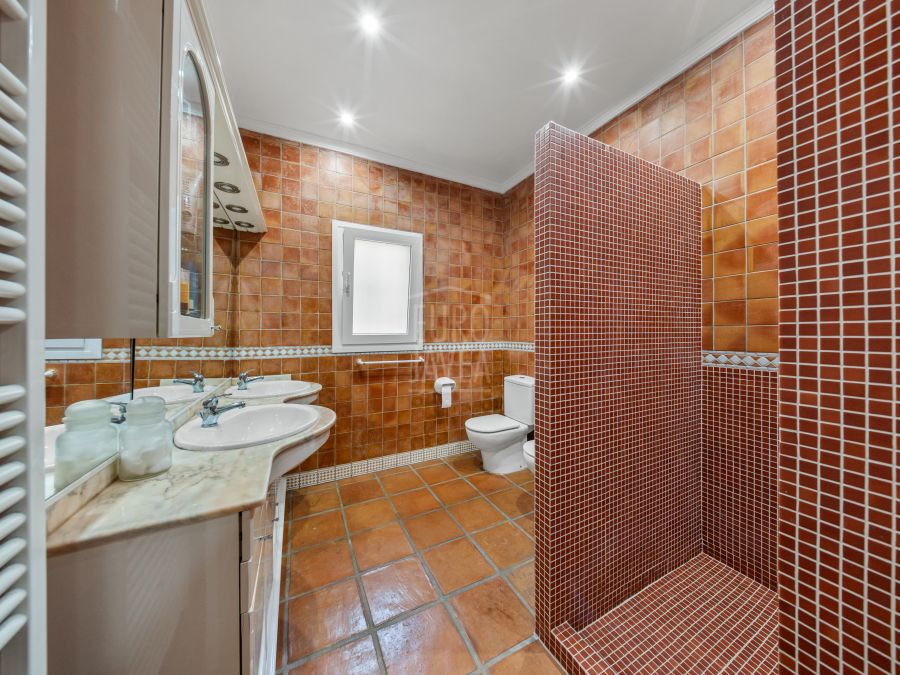 Exclusive Mediterranean-style villa in Granadella Natural Park area in Jávea, with sea views