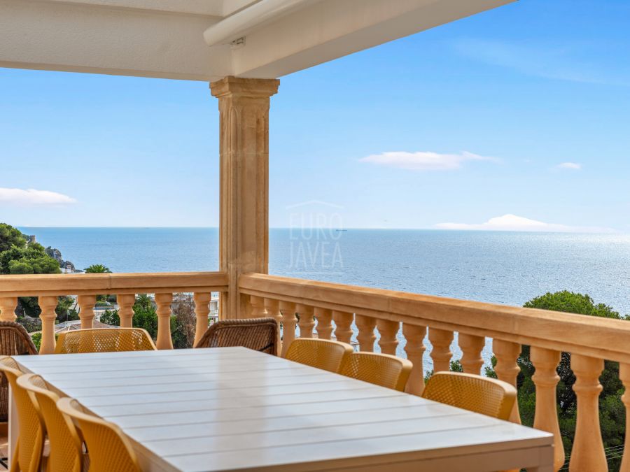 Exclusive Mediterranean-style villa in Granadella Natural Park area in Jávea, with sea views