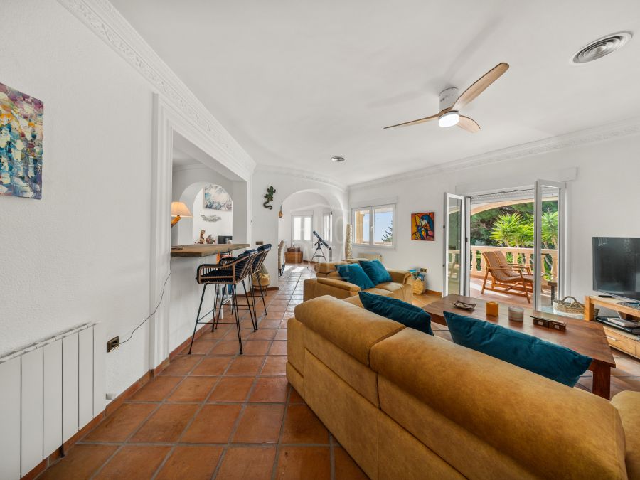 Exclusive Mediterranean-style villa in Granadella Natural Park area in Jávea, with sea views