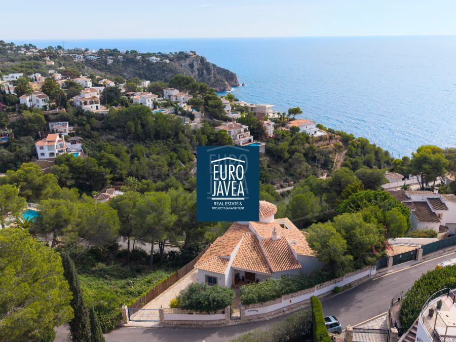 Exclusive Mediterranean-style villa in Granadella Natural Park area in Jávea, with sea views