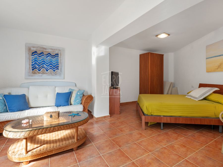 Exclusive Mediterranean-style villa in Granadella Natural Park area in Jávea, with sea views