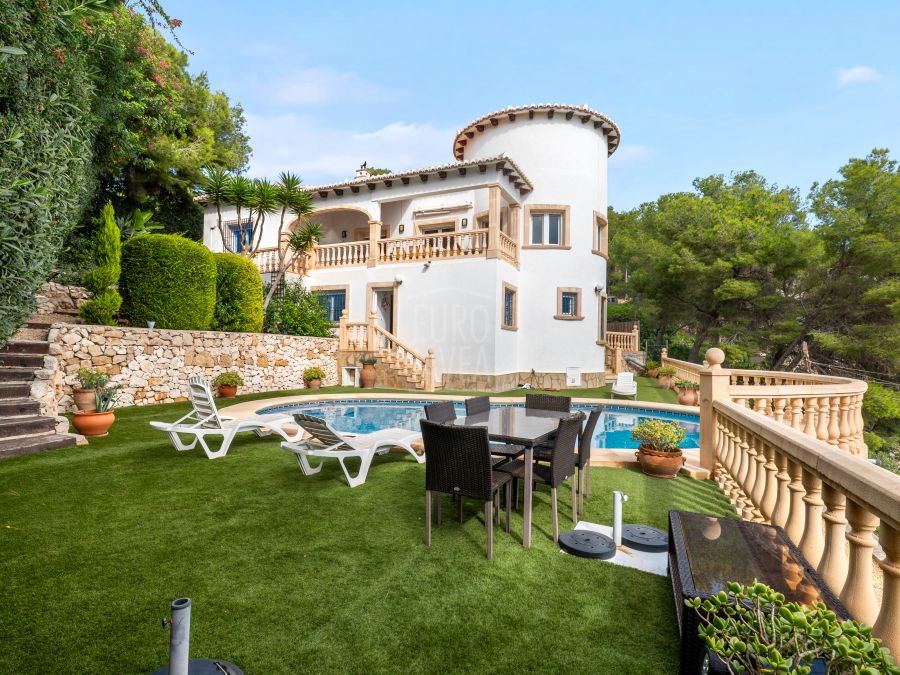 Exclusive Mediterranean-style villa in Granadella Natural Park area in Jávea, with sea views