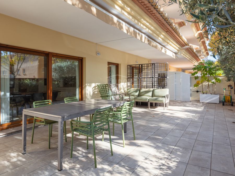 Spectaculair appartement te koop in het hart van de haven, volledig gerenoveerd.