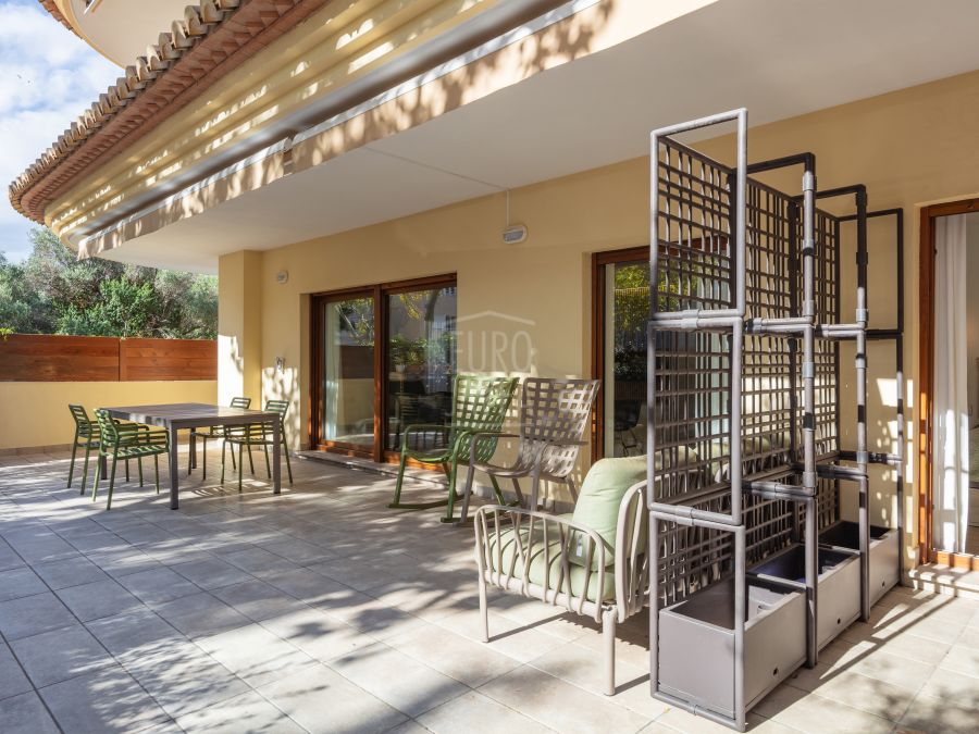 Spectaculair appartement te koop in het hart van de haven, volledig gerenoveerd.