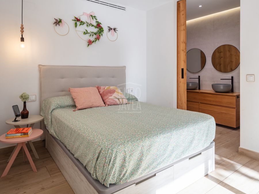 Spectaculair appartement te koop in het hart van de haven, volledig gerenoveerd.