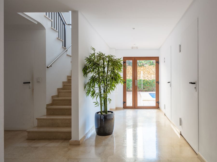 Spectaculair appartement te koop in het hart van de haven, volledig gerenoveerd.