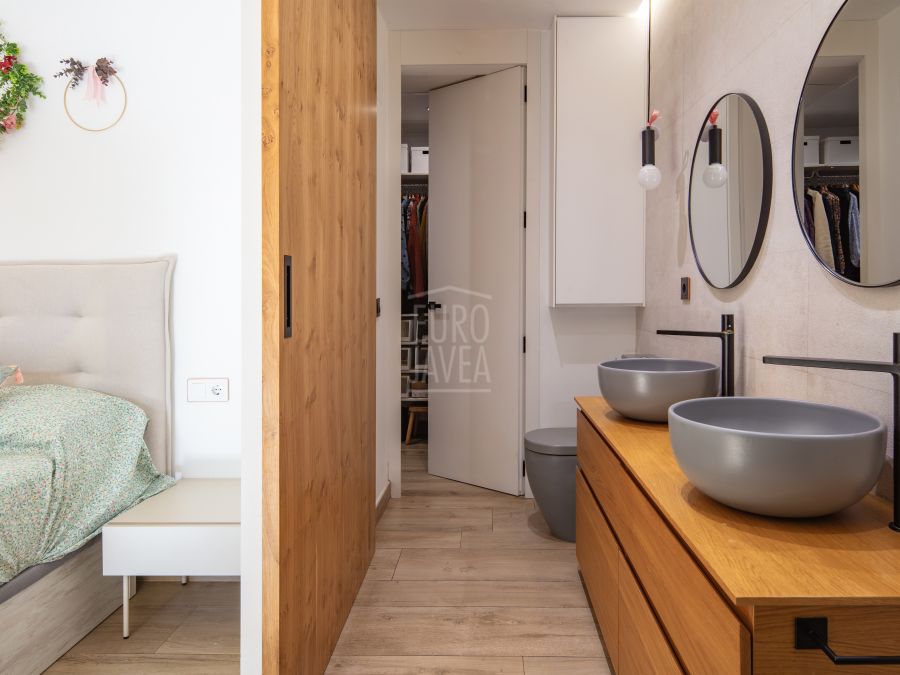 Spectaculair appartement te koop in het hart van de haven, volledig gerenoveerd.