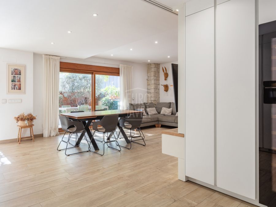 Spectaculair appartement te koop in het hart van de haven, volledig gerenoveerd.