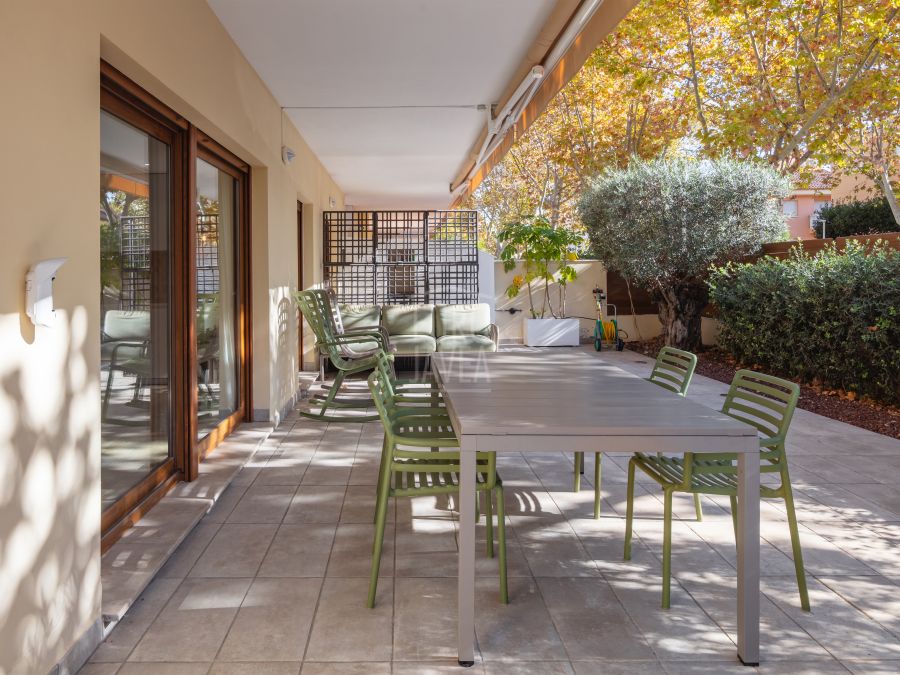 Spectaculair appartement te koop in het hart van de haven, volledig gerenoveerd.