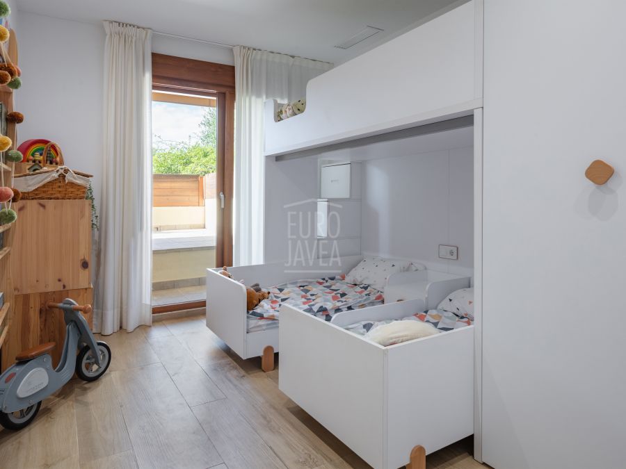 Spectaculair appartement te koop in het hart van de haven, volledig gerenoveerd.