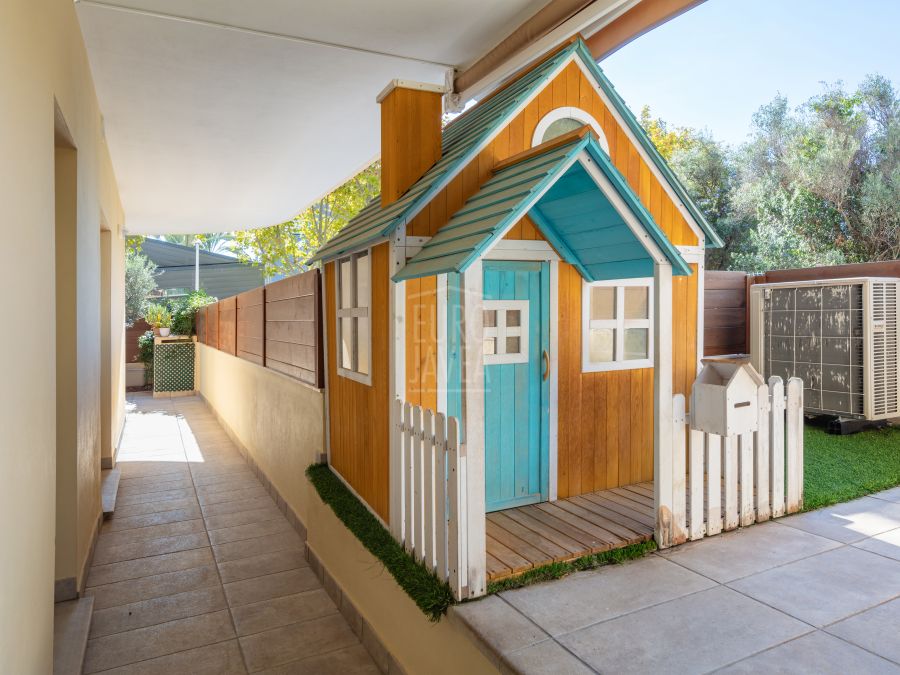 Spectaculair appartement te koop in het hart van de haven, volledig gerenoveerd.