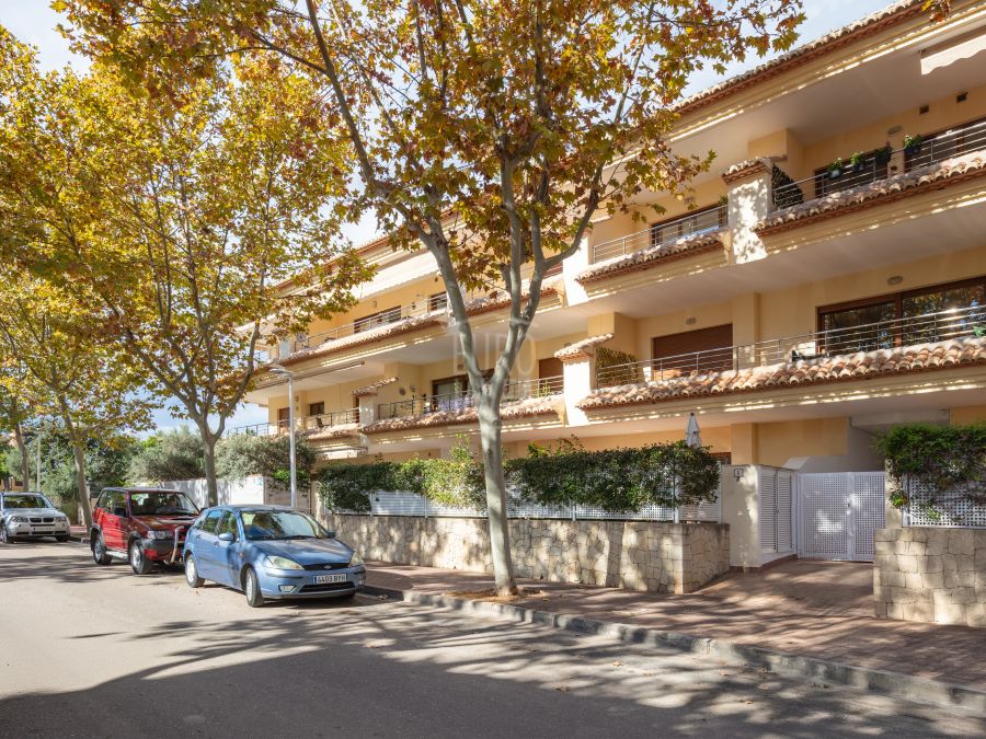 Spectaculair appartement te koop in het hart van de haven, volledig gerenoveerd.