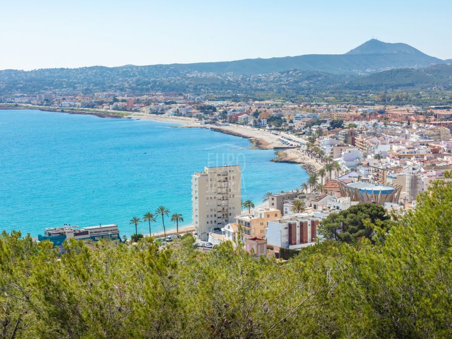 Exclusive property for sale in Cuesta San Antonio, boasting stunning sea views