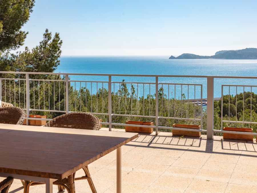 Exclusive property for sale in Cuesta San Antonio, boasting stunning sea views
