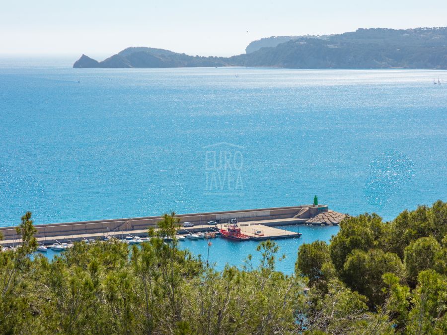 Exclusive property for sale in Cuesta San Antonio, boasting stunning sea views