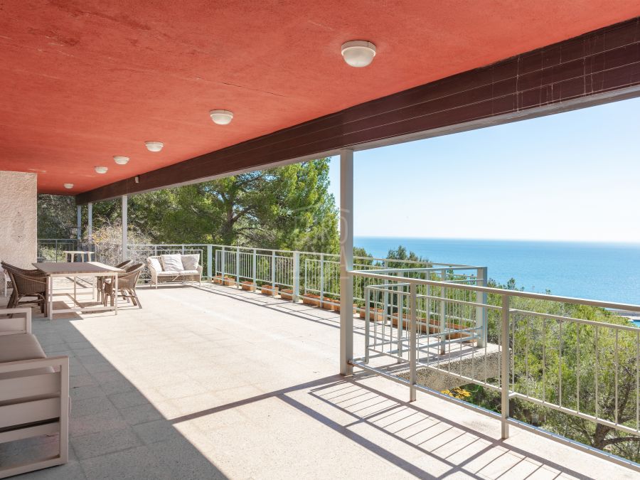 Exclusive property for sale in Cuesta San Antonio, boasting stunning sea views
