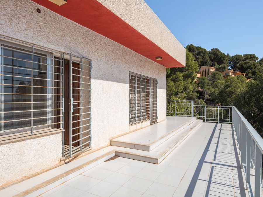 Exclusive property for sale in Cuesta San Antonio, boasting stunning sea views