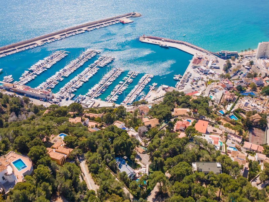 Exclusive property for sale in Cuesta San Antonio, boasting stunning sea views