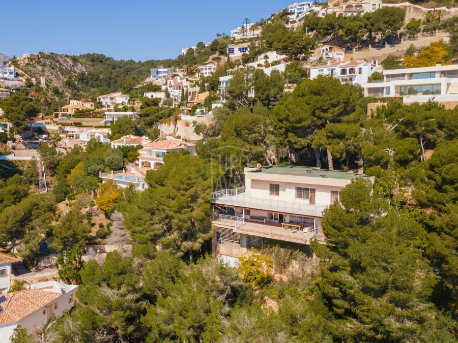 Exclusive property for sale in Cuesta San Antonio, boasting stunning sea views