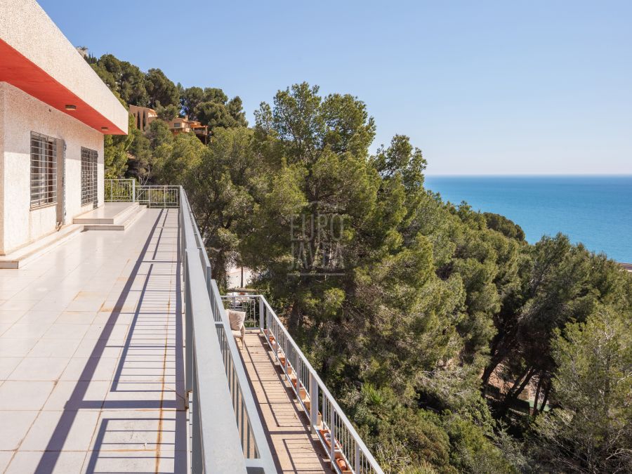 Exclusive property for sale in Cuesta San Antonio, boasting stunning sea views